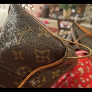 LV authentic Manhattan monogram canvas